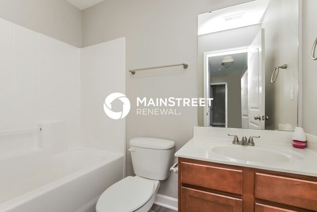Building Photo - 3 Bedroom Pet-Friendly Home in Charlotte, NC with Main Street Renewal