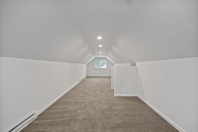 Building Photo - COLLEGE HILL-BEAUTIFULLY MAINTAINED 3 BEDR...