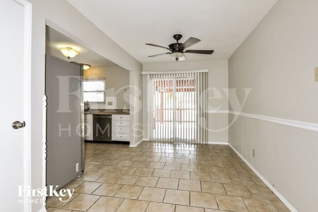 Building Photo - 12029 Glengrove Dr