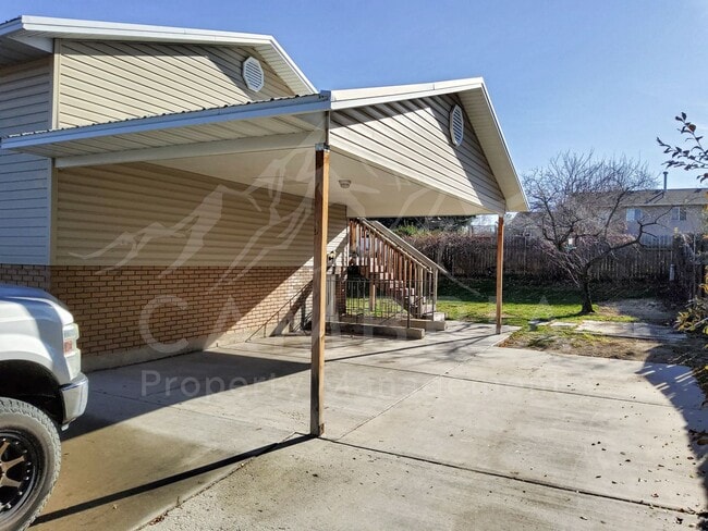 Building Photo - Lovely 4 BR Home in West Valley