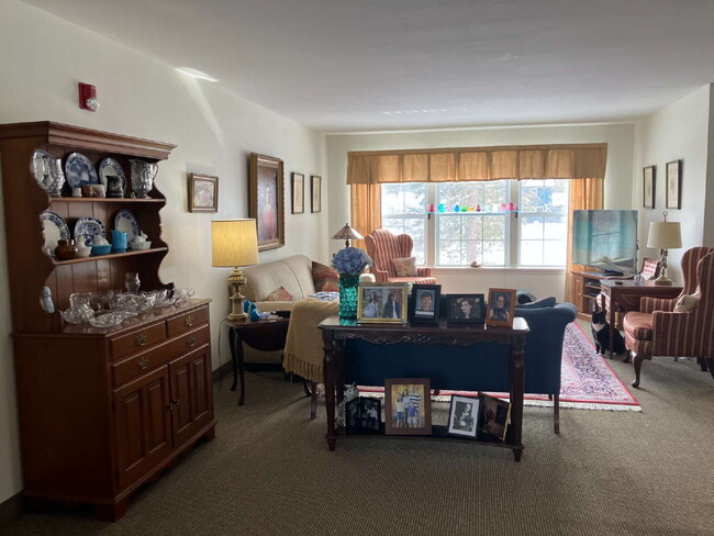 Building Photo - 2 Bedroom, Office and 1.5 bath in the Village of Fairport - Available May 2026! $2,650/month