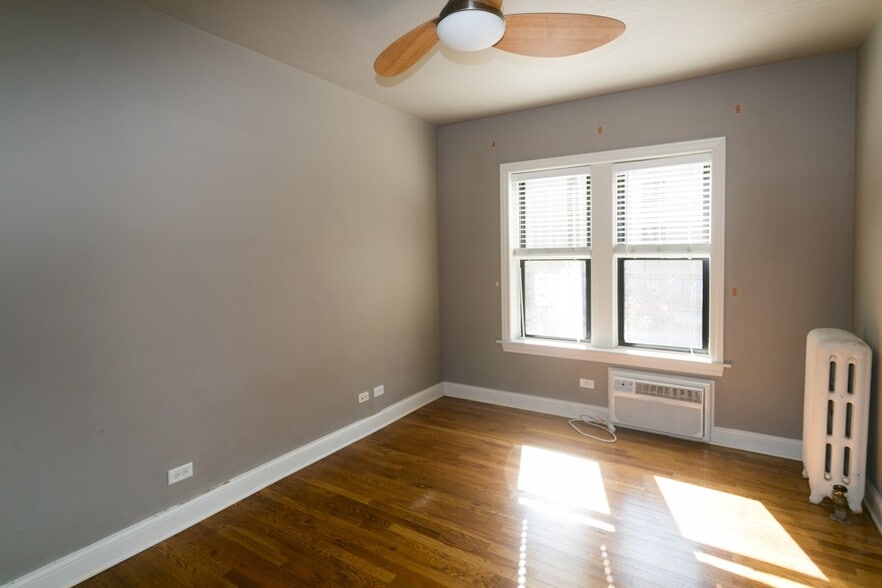 Building Photo - 736 W Addison St
