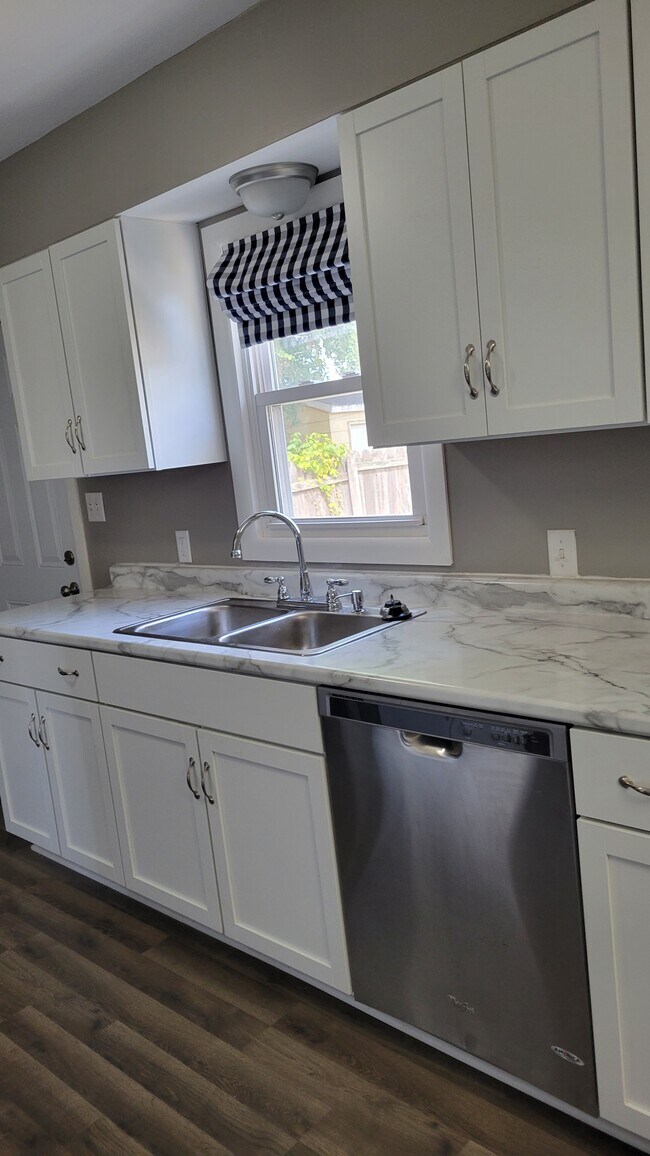 Building Photo - 2222 S Santa Fe St