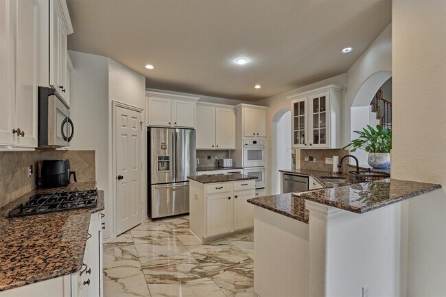 Building Photo - 18 Wyckham Cir
