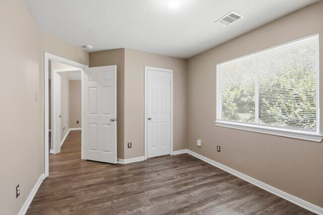 Building Photo - 3031 Cypress Island Dr