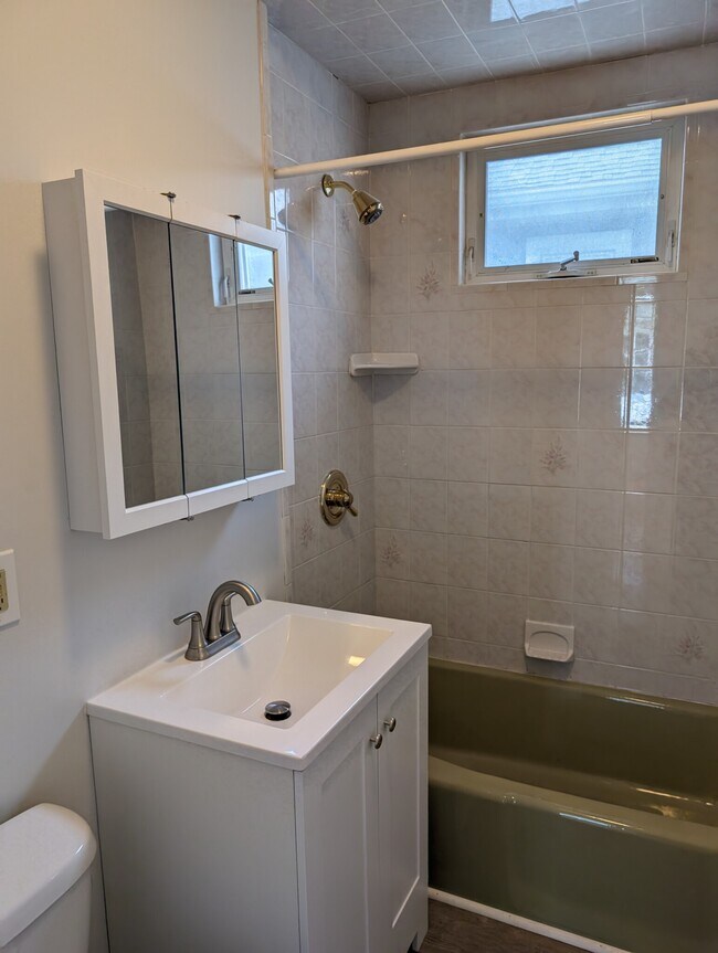 Building Photo - 8 Wilson Ave