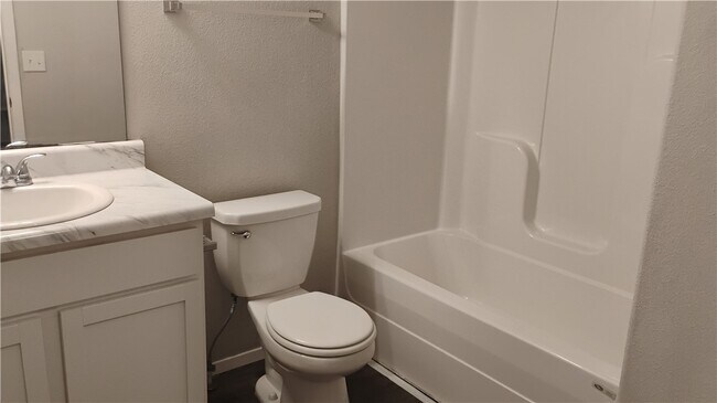 Building Photo - 1701 Forest Dr