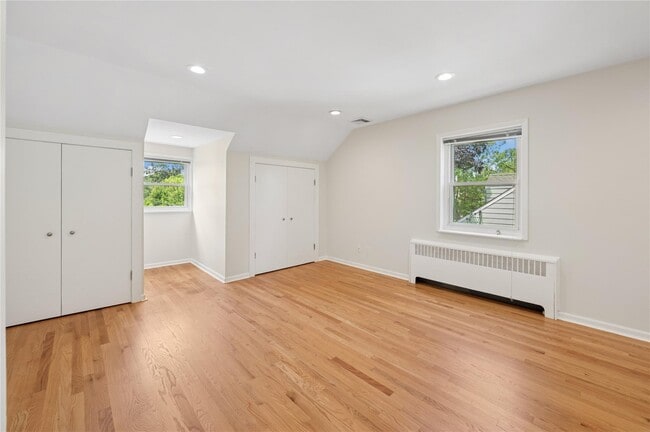 Building Photo - 119 Soundview Ave