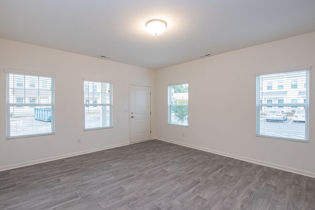 Building Photo - BEAUTIFUL 2 Bedroom Townhome in Midland - January Move In Special 1 Month Free