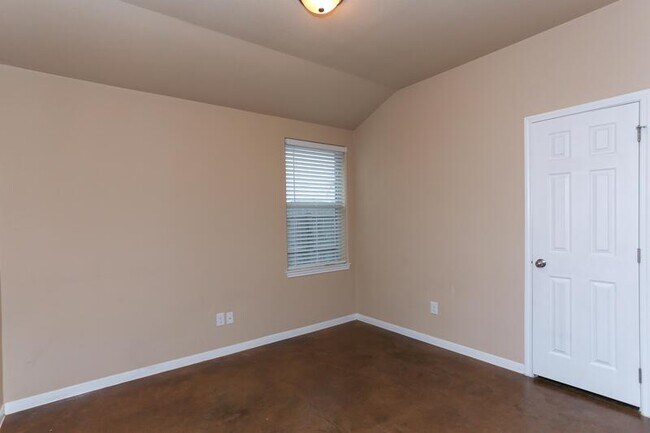 Building Photo - 4409 Cambridge Dr