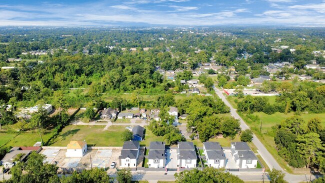 Primary Photo - 6549 Sealey St