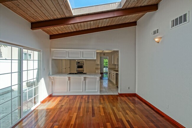 Building Photo - 1x 3906-3908