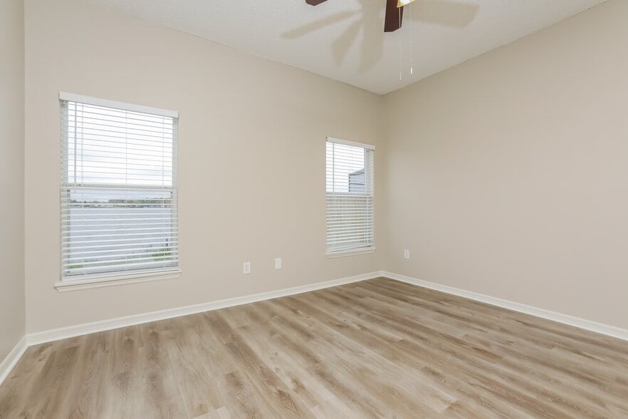 Building Photo - 4876 Waterside Pointe Cir