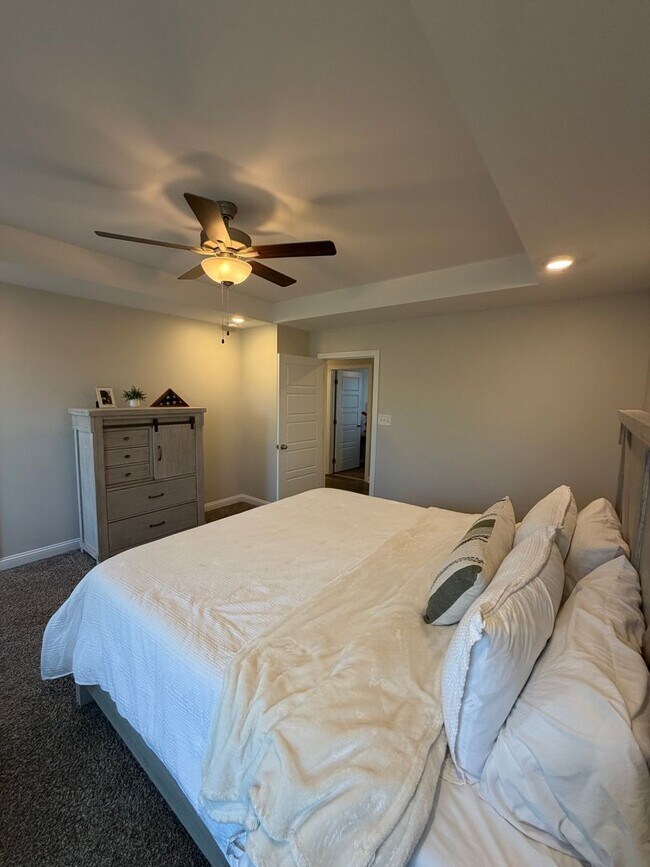 Building Photo - 3 Bedroom 2 1/2 Bath Home For Rent Near Post!