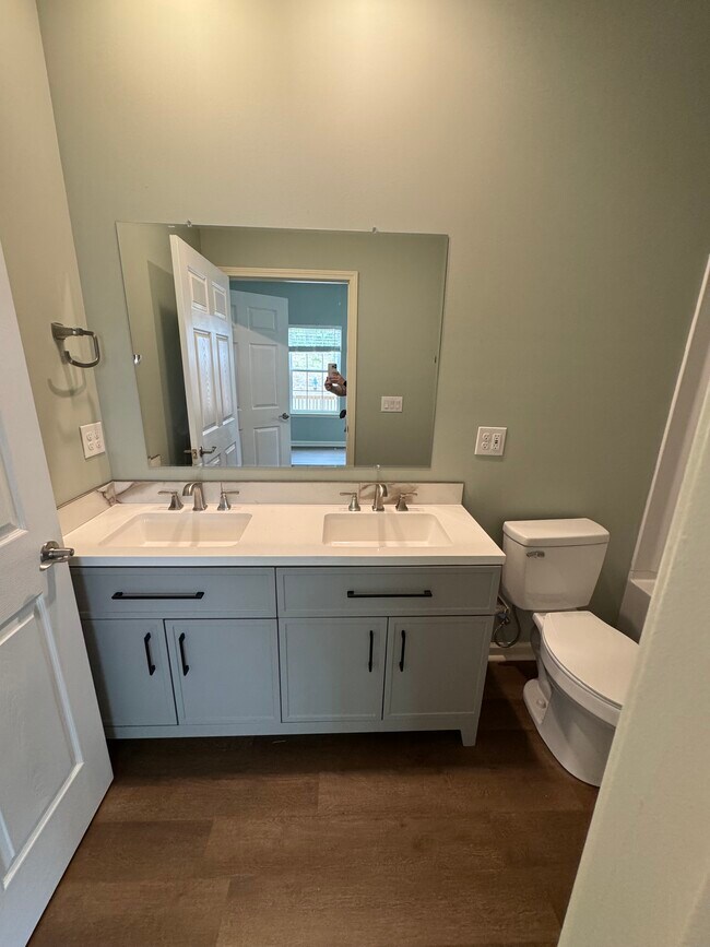 Building Photo - 260 Cedar St