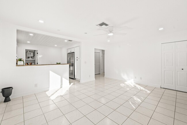 Building Photo - 17 Fayette Dr