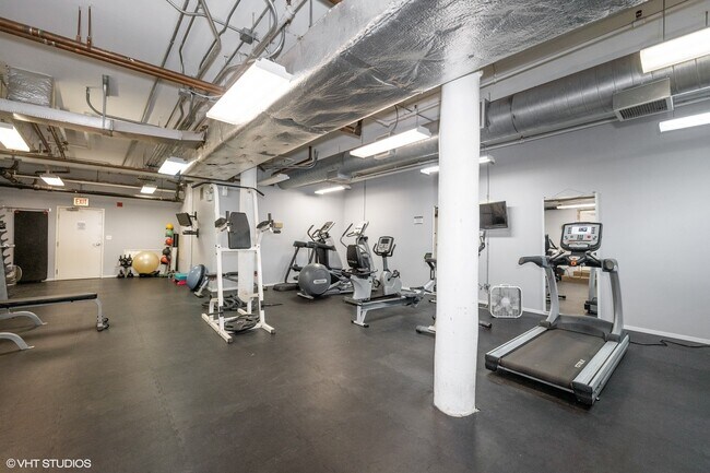 Building Photo - 420 S Clinton St