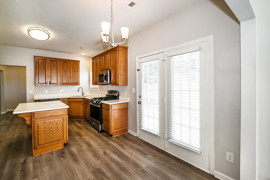 Building Photo - 4915 Stowe Derby Dr