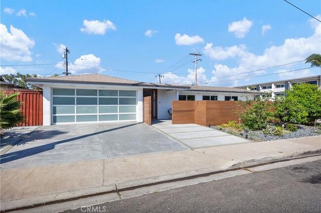 Building Photo - 496 E 16th St