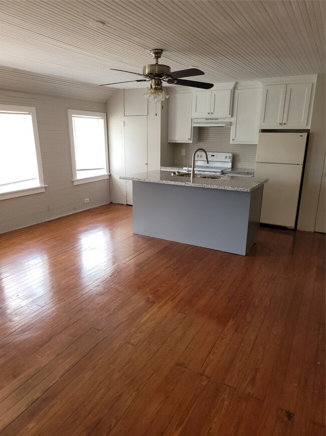 Building Photo - 3425 Southmore Blvd