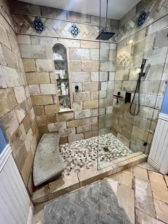 Building Photo - 2575 Bedford Mews Dr