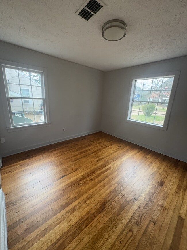 Building Photo - 4426 Desoto St