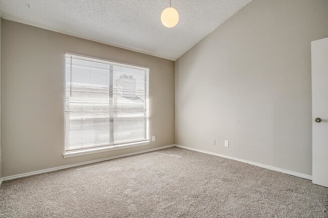 Building Photo - 1000 River Bend Dr