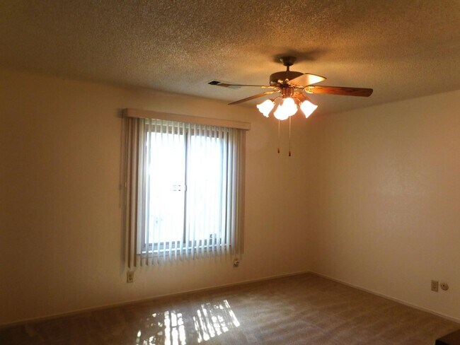 Building Photo - 9214 E Belmont Ave