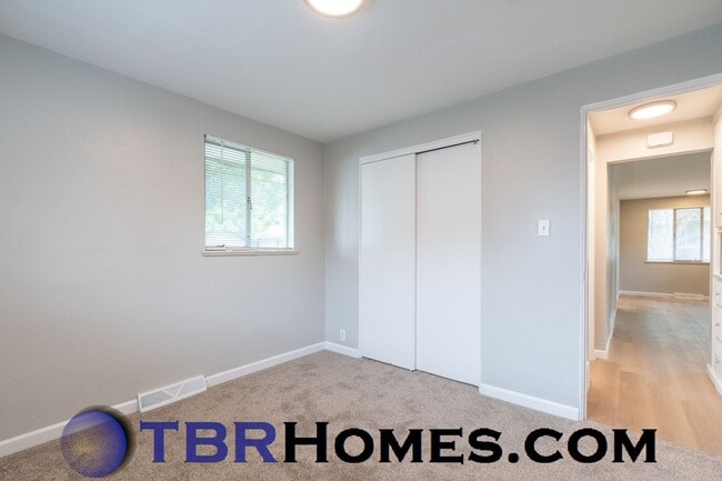 Building Photo - 8630 W 63rd Pl
