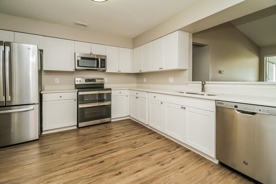 Building Photo - 1533 Colony Ave