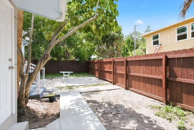 Building Photo - 517 41st Ave S