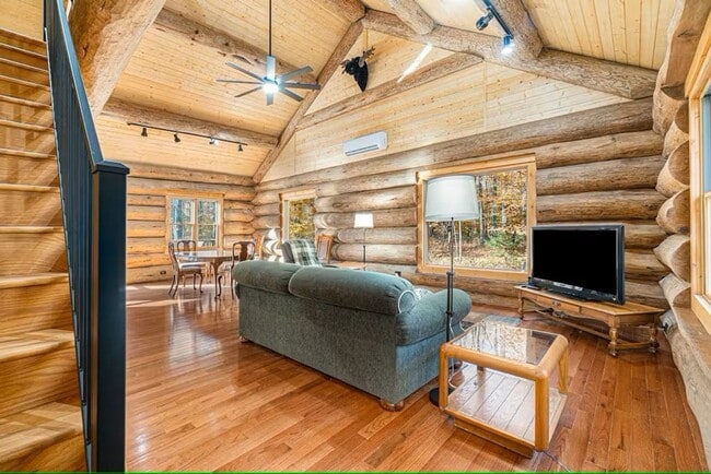 Building Photo - Furnished Log Cabin Extended Stay Summer Rental