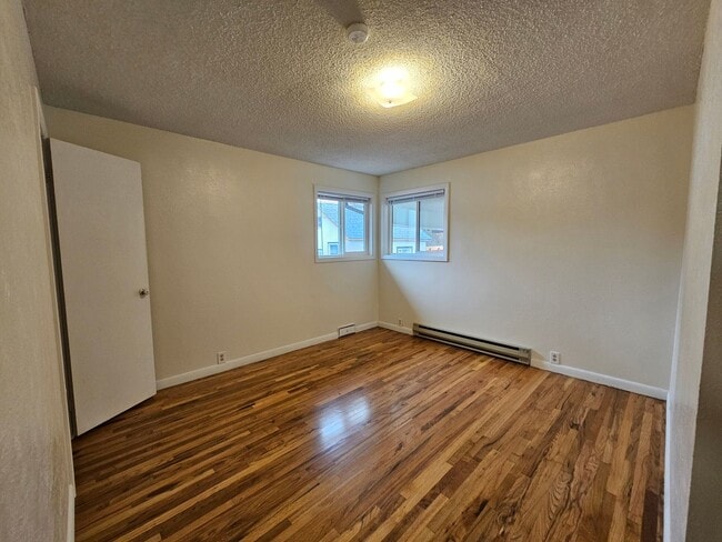 Building Photo - Beautiful Four Bedroom House with Dogs Considered *Move-in Bonus: First Month's Prorated Rent Free*