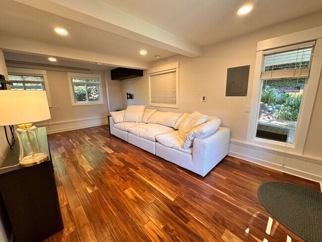 Building Photo - Charming West Seattle Home with Views of P...