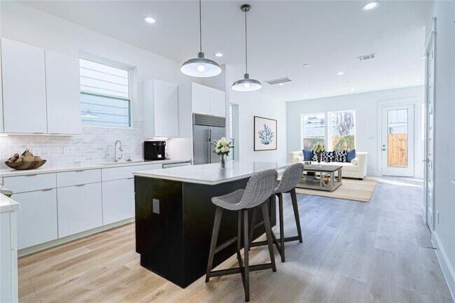 Building Photo - 5402 Margarita St