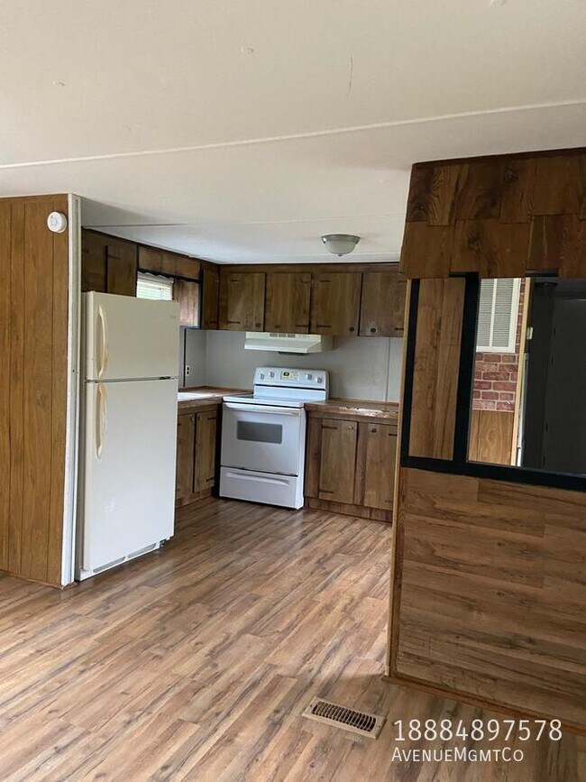 Building Photo - 3010 21st St Ln NE