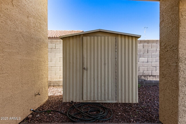 Building Photo - 1526 E Charleston Ave