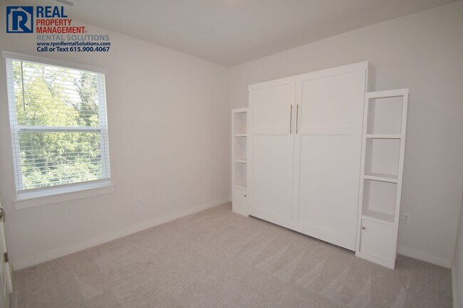 Building Photo - Gorgeous and modern 5 bd 3 ba home in Smyrna! Neighborhood pool and playground!