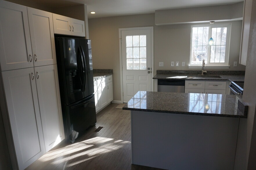 Building Photo - 10252 West Dartmouth Avenue