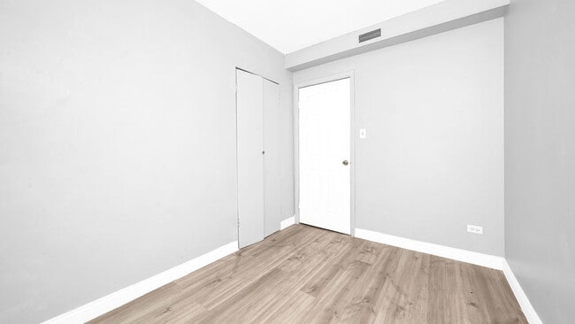 Building Photo - 1831 W 21st Pl