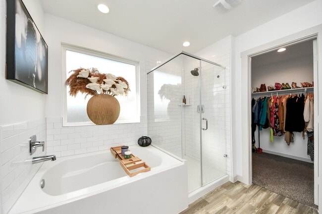 Building Photo - 202 Serena Pk Ln