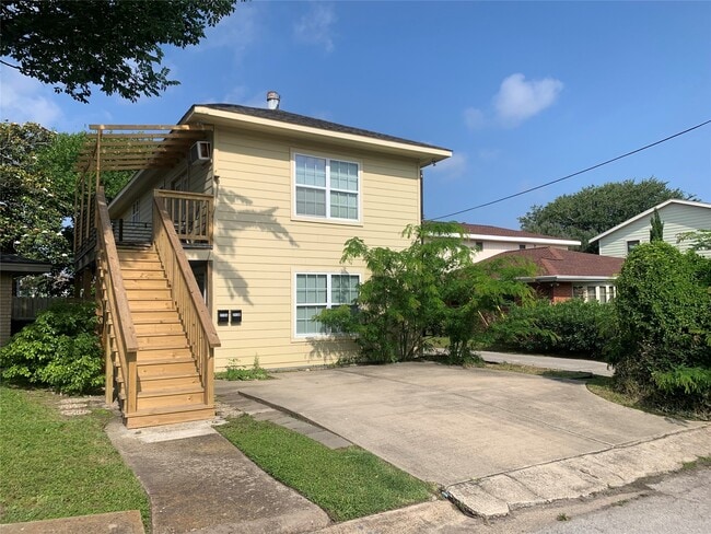 Primary Photo - 213 1st St