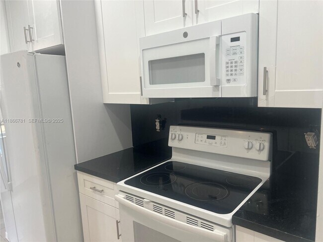 Building Photo - 4287 NE 9th St