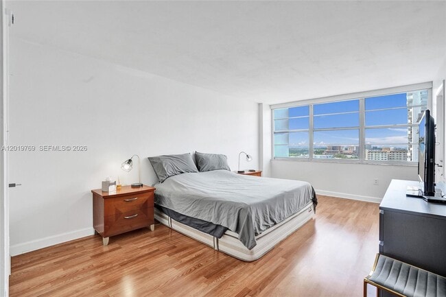 Building Photo - 18021 Biscayne Blvd