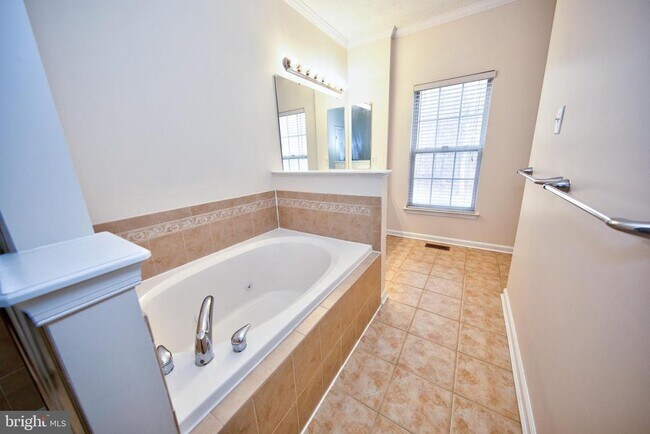 Building Photo - 5035 Woods Line Dr