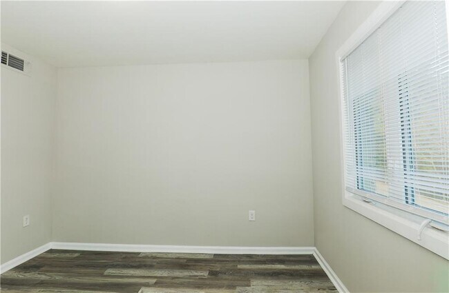 Building Photo - 166 Anderson Ave NW