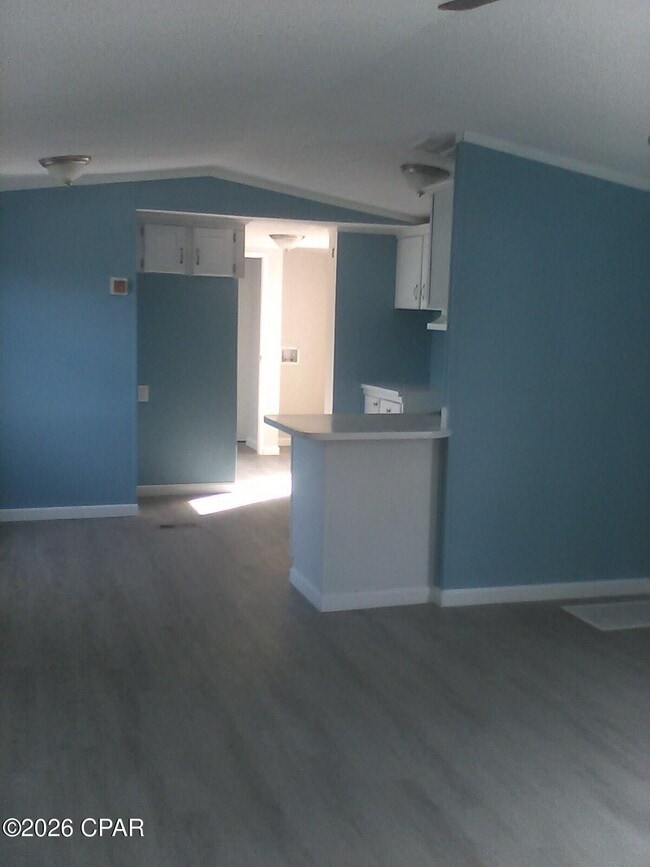 Building Photo - 7117 Beachwood Blvd