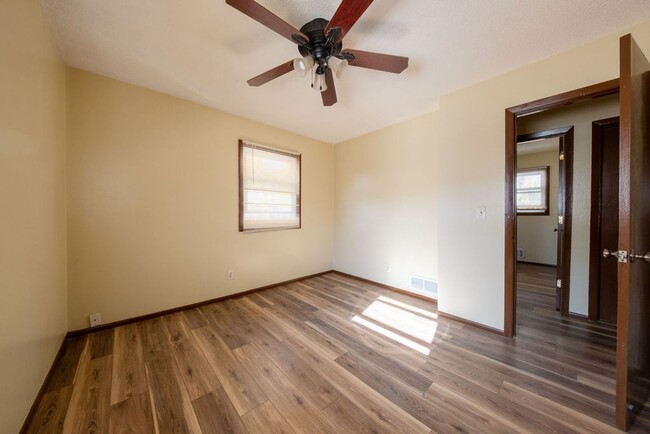 Building Photo - Recently-renovated home perfect for family