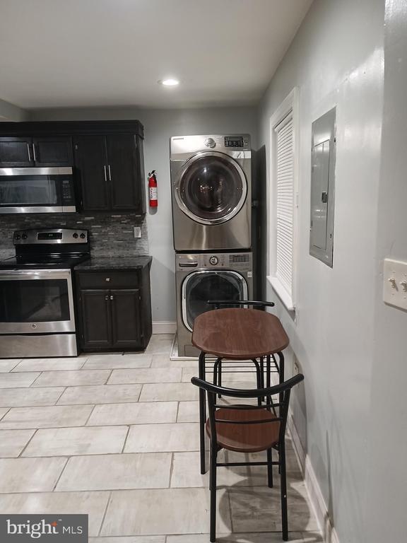 Building Photo - 1712 W Lombard St