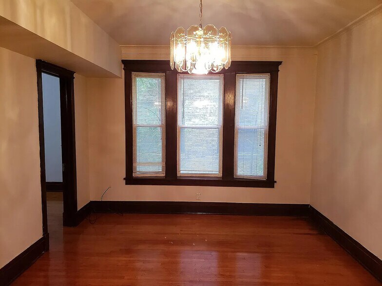 Building Photo - 5836 N Glenwood Ave